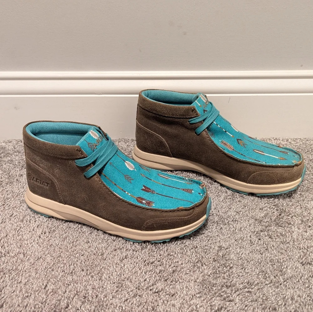 Ariat Spitfire Turquoise Arrows Suede and Canvas sz 9